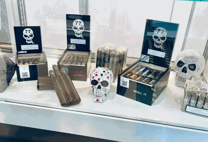 Creación de identidad gráfica para Skull 77 por EIGHT Digital – marca de cigarros premium